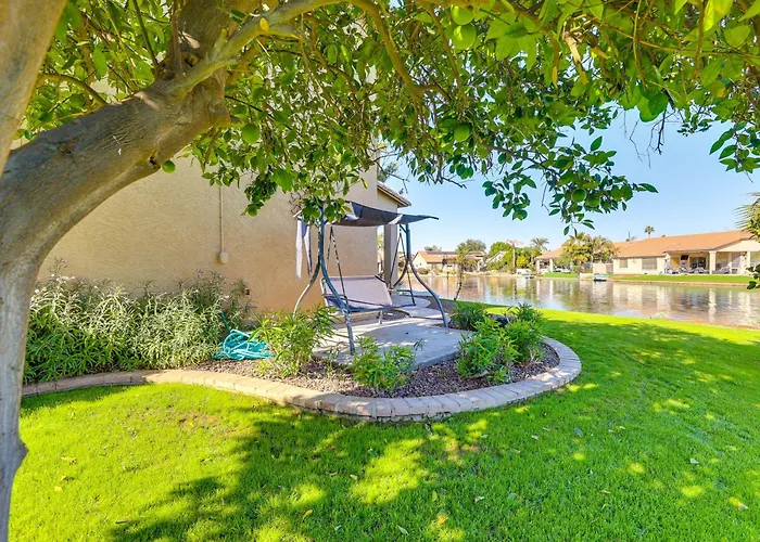 Patio + Water View: Lakefront Escape! Сasa de vacaciones Chandler