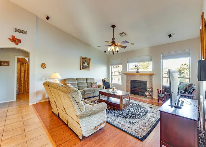 Patio + Water View: Lakefront Escape! * Chandler