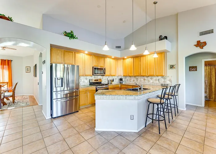 Patio + Water View: Lakefront Escape! Сasa de vacaciones Chandler