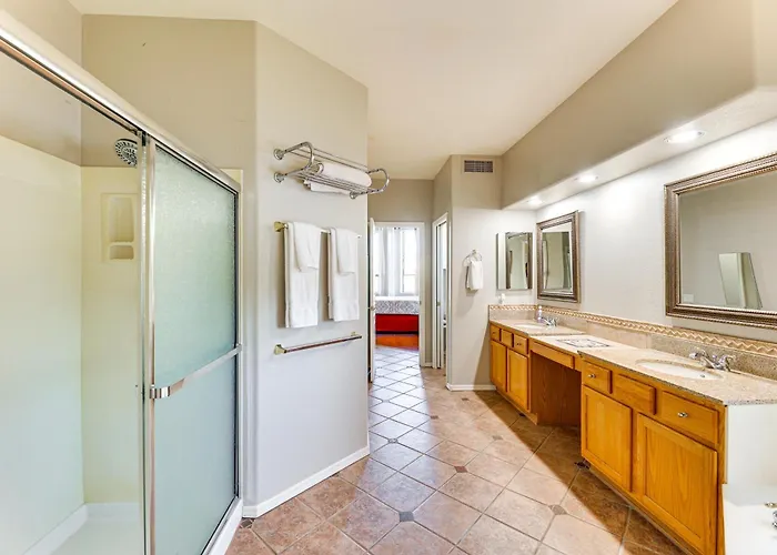Patio + Water View: Lakefront Escape! Сasa de vacaciones Chandler